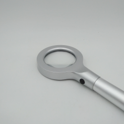 Magnifier With Light
